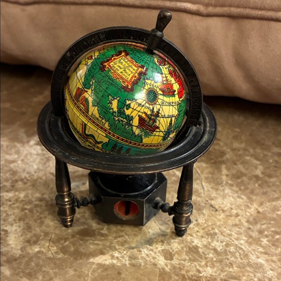 Other - Vintage spinning Globe with Stand Pencil Sharpener